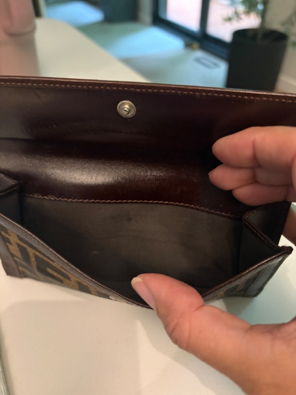 Fendi Zucca FF Monogram Compact Bifold Wallet – Black/Tobacco Canvas | Brown Lea - Picture 4 of 12